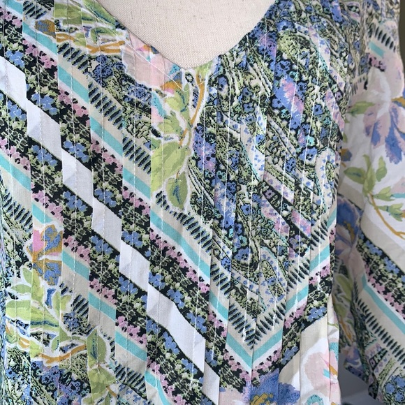 Anthropologie Maeve floral flutter sleeve top Sz Small— So Light & summery!!! - Picture 2 of 9